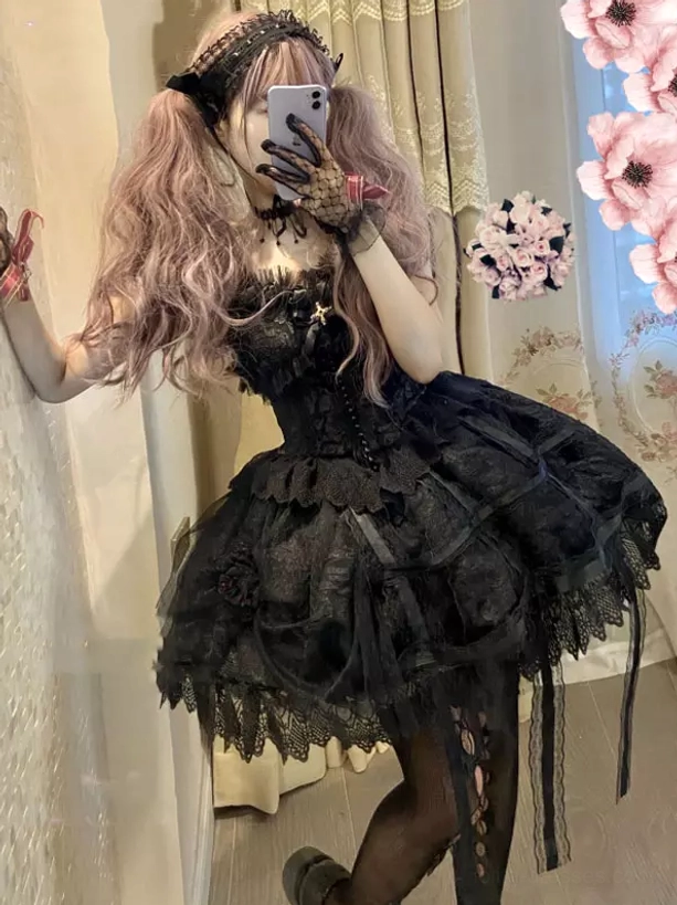 Black Gothic Lolita JSK Back Three-Quarter Mirror View Fishnet Gloves Twintail Hairstyle Ruffled Tulle Lace Tiered Skirt Layers