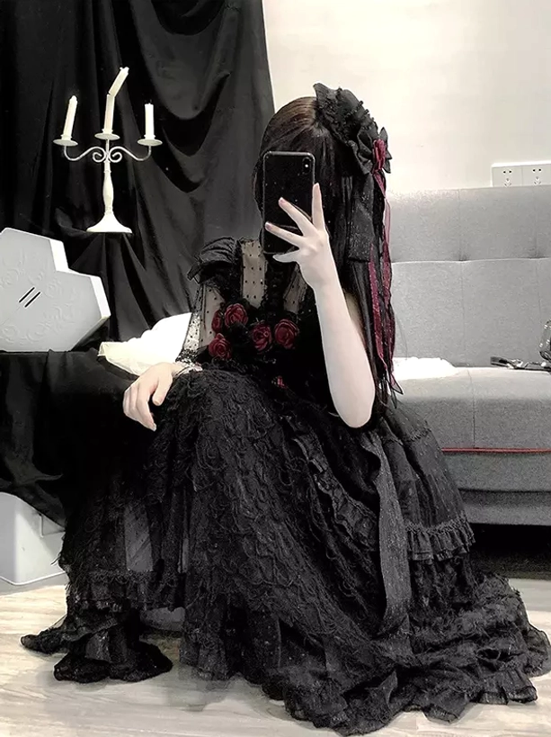 Black Hime Lolita JSK dress floor-length with trailing ruffled skirt and red rose trims side view mirror selfie