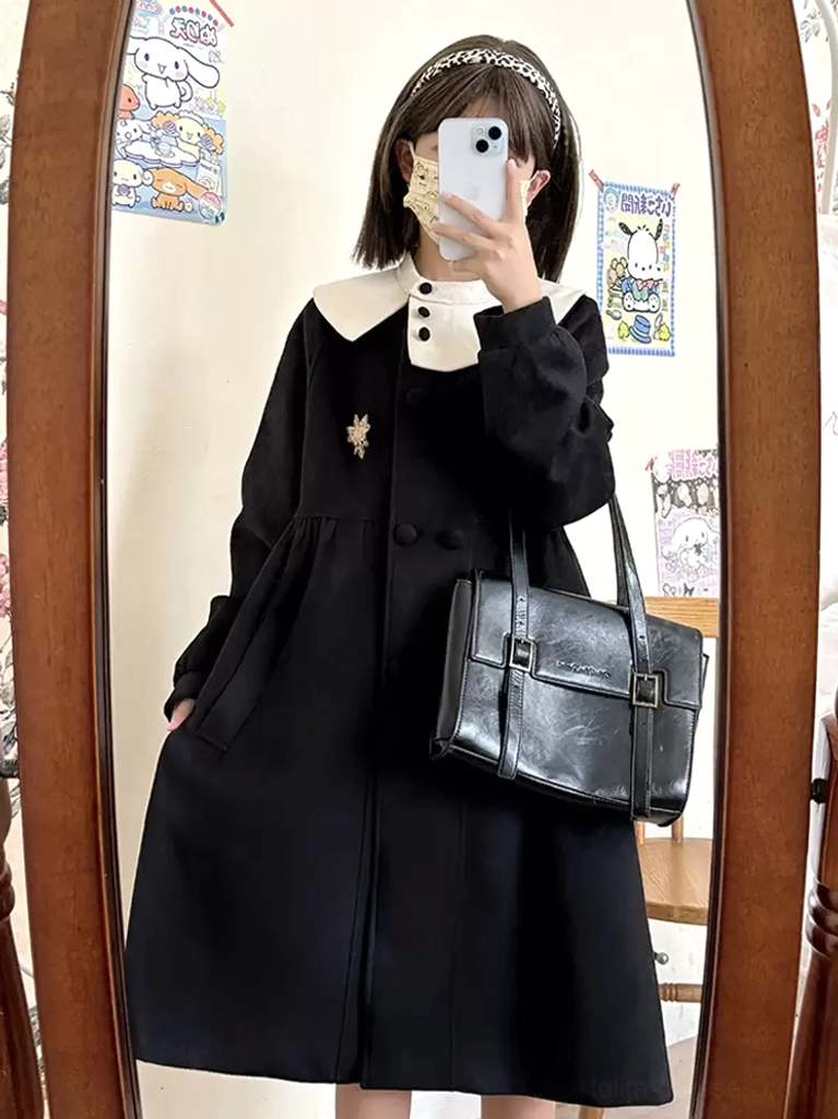 Black sweet lolita overcoat side mirror view with black leather tote bag accessory, contrast white collar, long sleeves detail