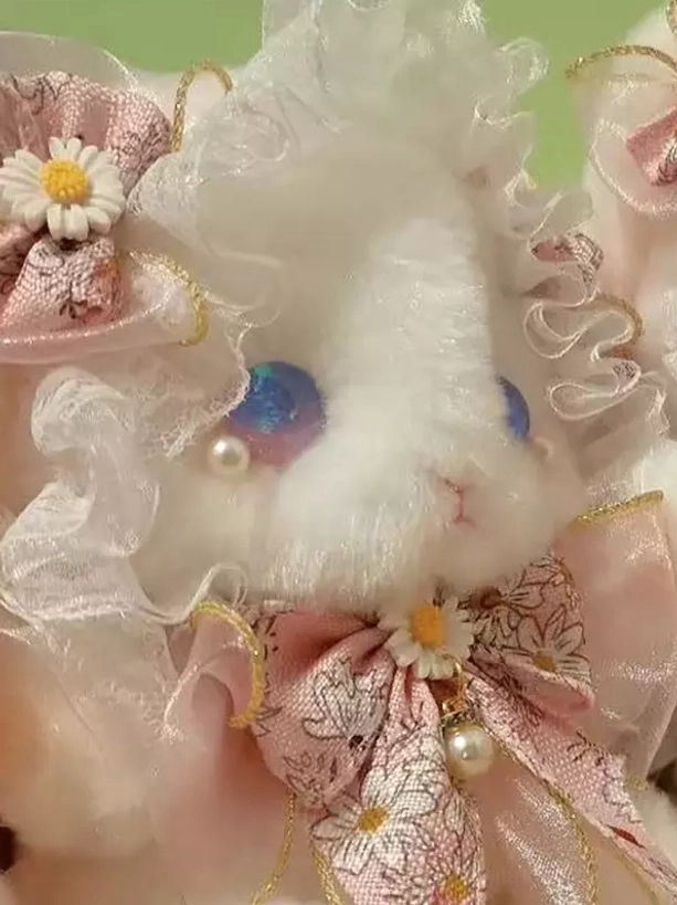 Bunny crossbody bag style showcase highlighting daisy bow, ruffled lace construction, and kawaii aesthetic elements core to contemporary lolita fashion