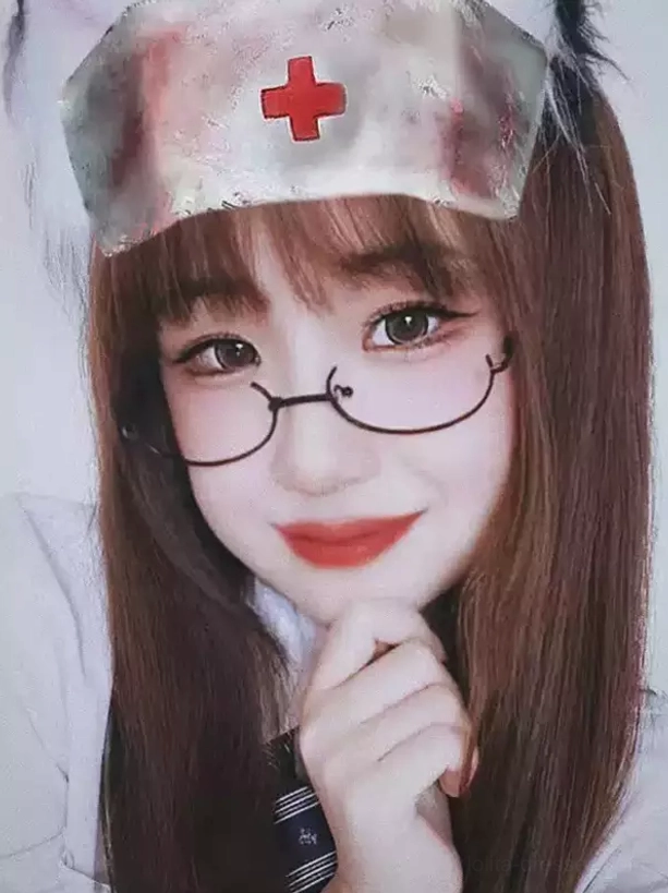 chain-attached half-frame eyeglasses portrait view female model nurse-themed hair accessory black frame dark sweet cool lolita style