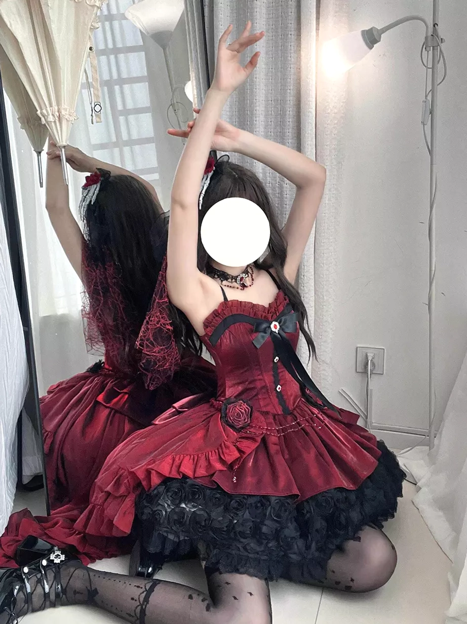 Gothic lolita short ruffled skirt black lace matching veil hair accessory kneeling pose