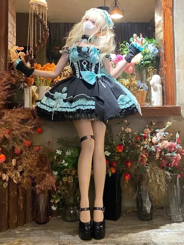 Gothic lolita JSK color-block rose motifs bow decorations lace embellishments outdoor setting