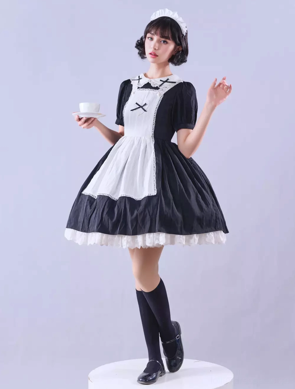 Gothic Lolita maid dress pairing suggestions with legwear, diamond fishnet stockings, striped tights styling coordination examples