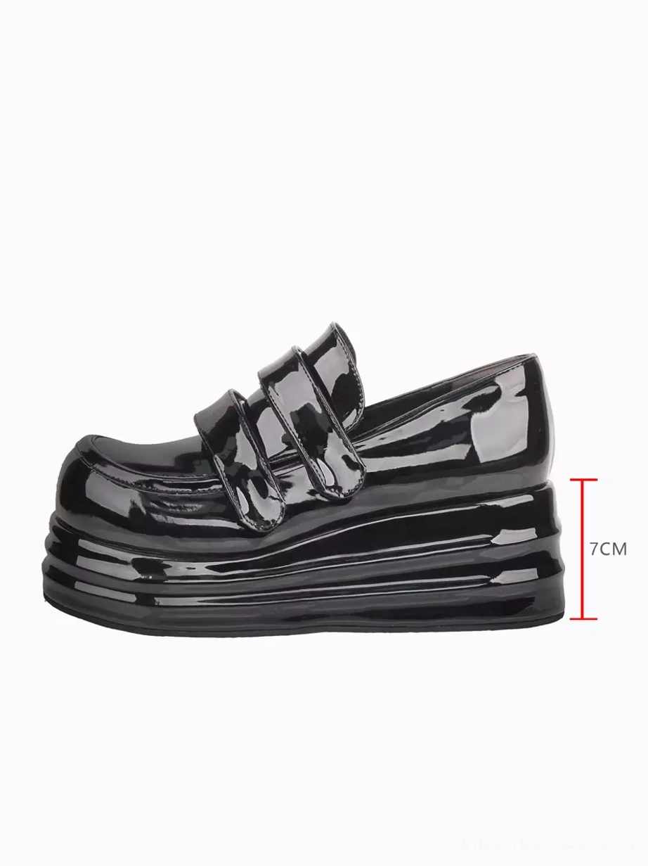 Black patent leather Lolita shoe side profile with marked 7cm platform height demonstrating substantial sole thickness and velcro strap placement
