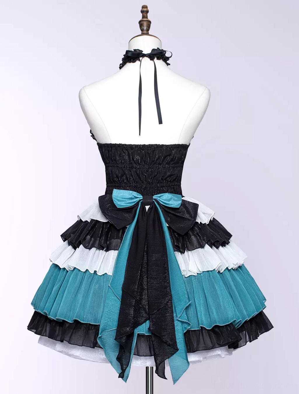 Gothic Lolita tiered ruffle dress color-block JSK sleeveless design detail close-up ruffle construction