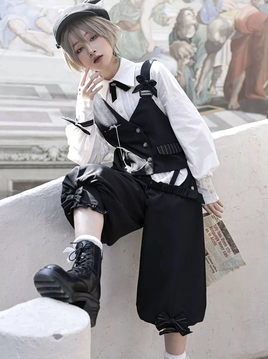 Stylized Gothic Ouji fashion cropped bloomers loose fit shoulder straps vest newsboy cap three-quarter