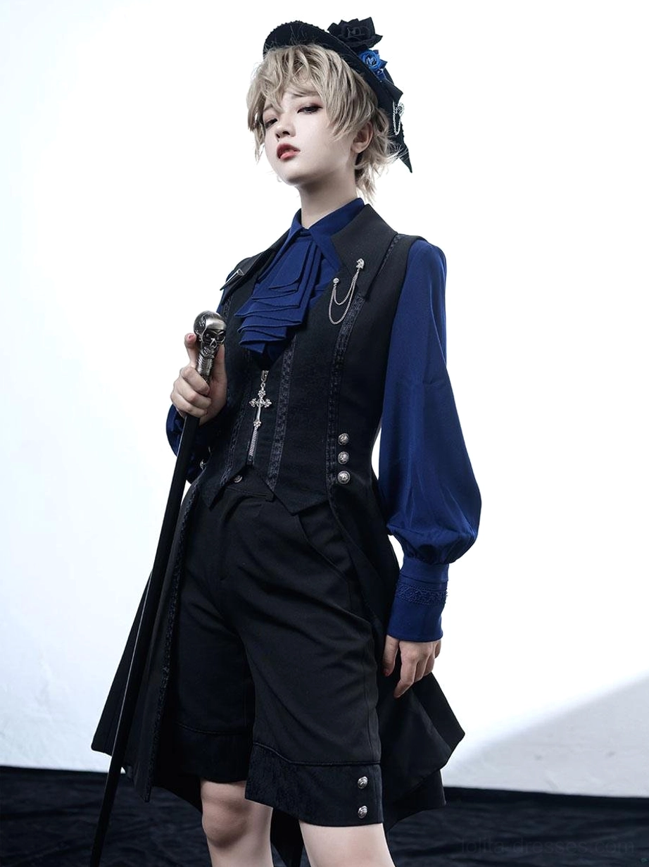 Gothic Ouji Lolita bloomers black shorts front three-quarter view metal details androgynous model top hat tailcoat