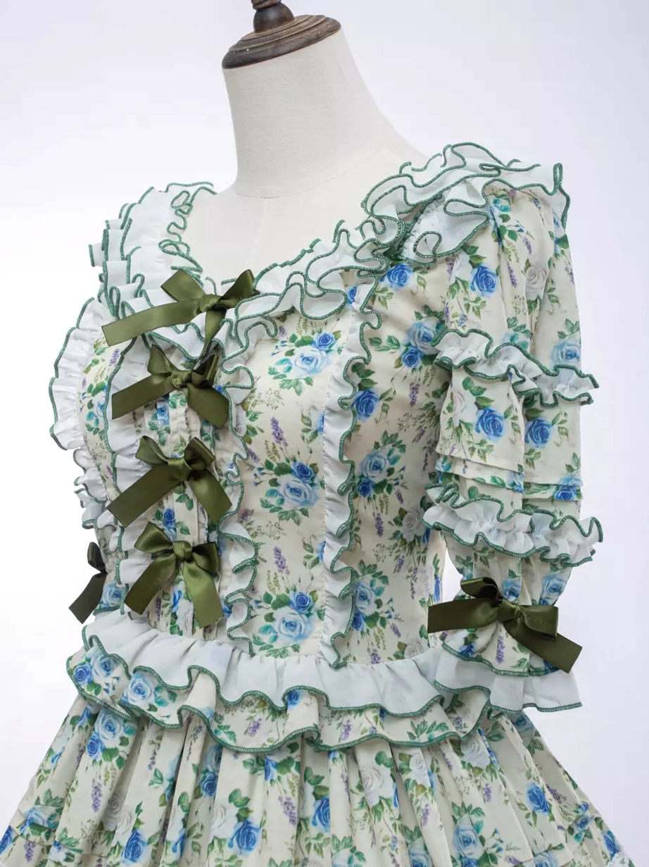 Classic lolita short sleeve dress floral print tiered ruffles puff sleeves coordination styling reference view