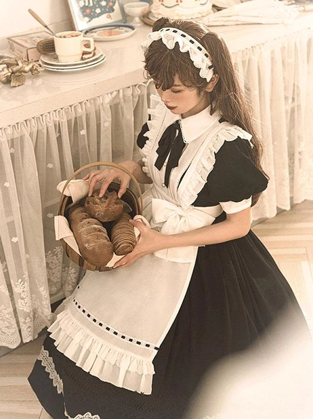 Maid lolita ensemble three-quarter back view peter pan collar frilled apron black-white color blocking vintage dining scene