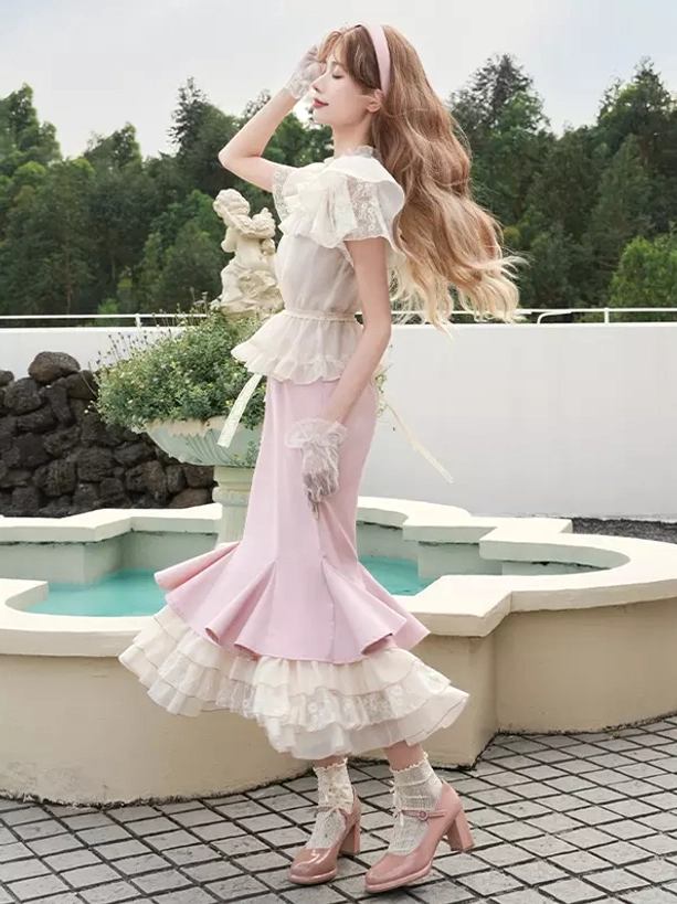 Rear view of pink sweet lolita two-piece dress with fishtail silhouette and layered lace hem detail