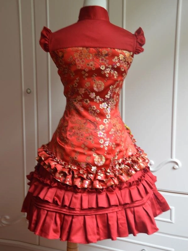 Red classic lolita qi-style dress closed back design with printed bodice and tiered ruffled skirt hem rear view