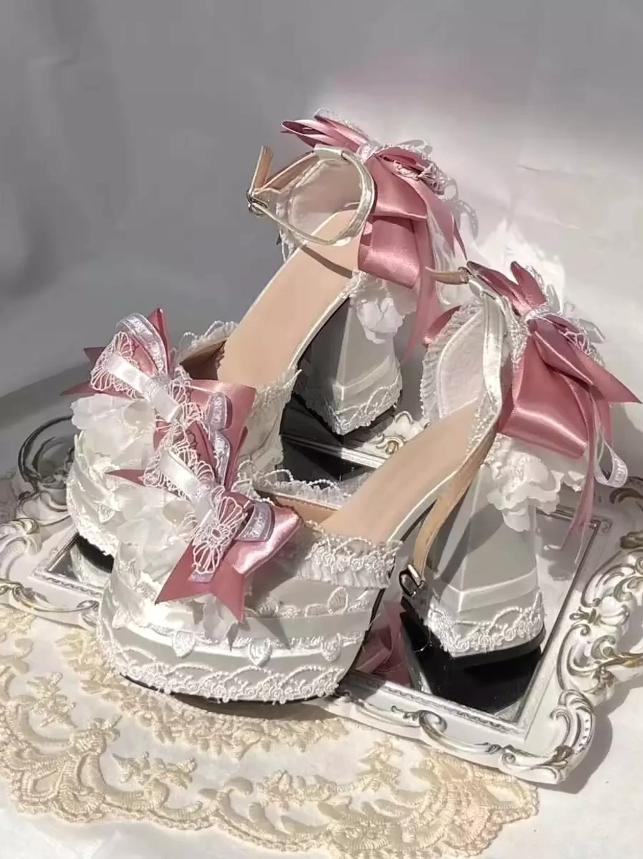 Sweet lolita ankle strap platform pumps front side close-up layered pink-white bows lace trims chunky high heel premium satin