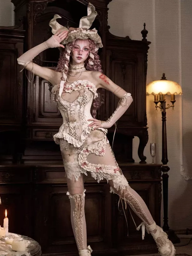 Short-style ivory lace corset with knee-high lace stockings high-cut hem three-quarter standing shot