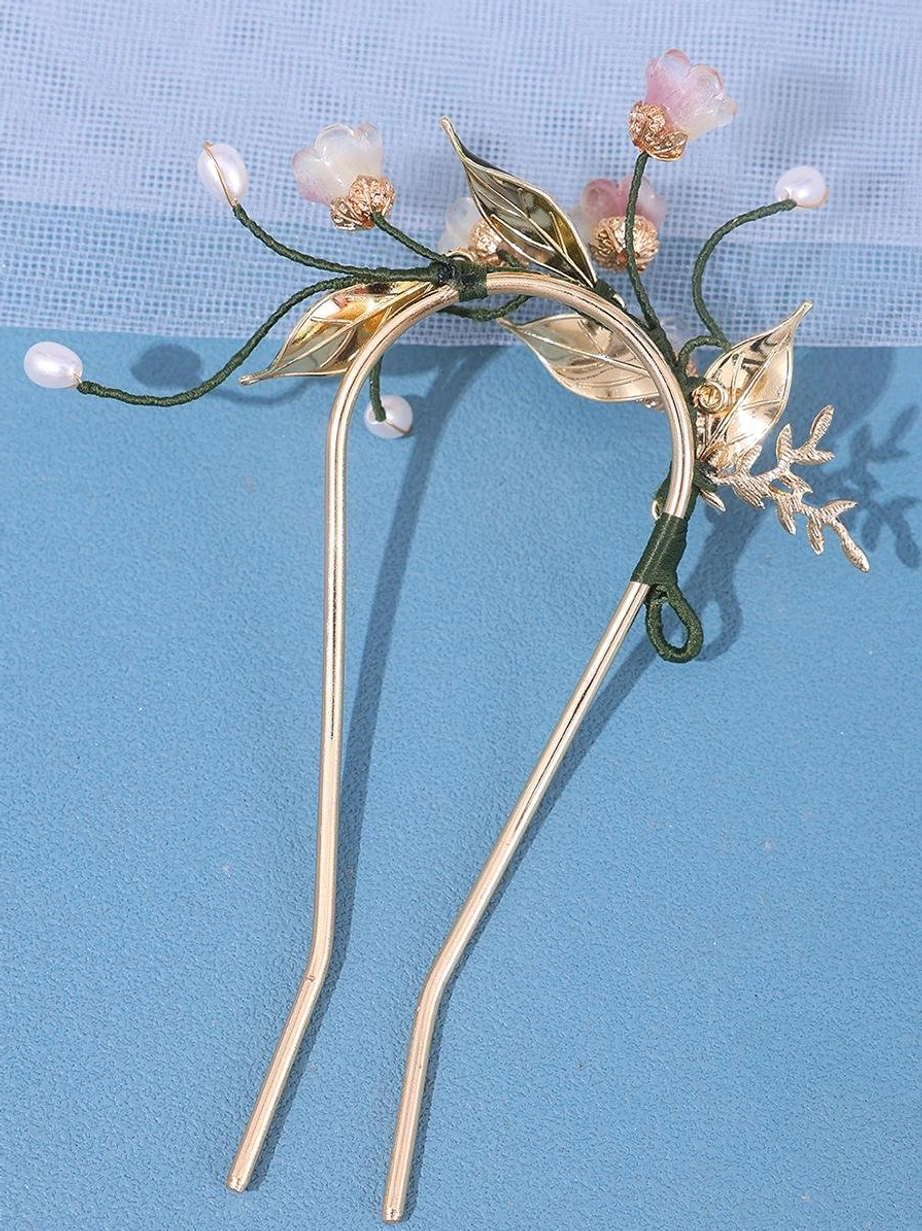 Single flower-themed U-shaped hair fork with sparse yet elegant floral ornaments, pink flowers and pearl accents on gold metal prongs displayed on sheer blue fabric for lolita fashion styling