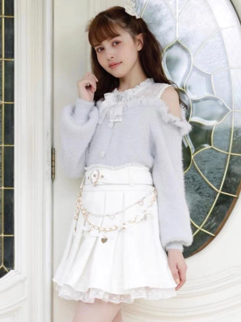 White steampunk lolita pleated skirt with pearl chain belt and heart charm, layered ruffled lace hem, half-body portrait with knit top coordinate
