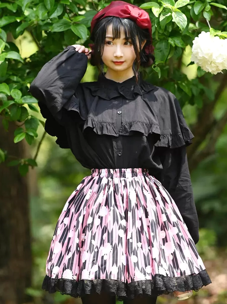 Sweet lolita two-piece coordinate set front side view pleated floral printed skirt with black lace trim red beret