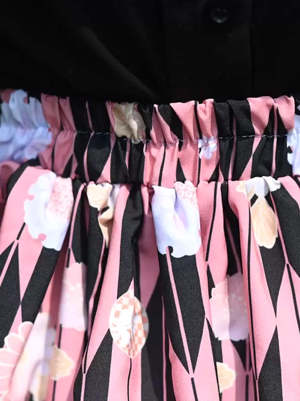 Sweet lolita skirt close-up waist detail elastic band pink black floral print with black lace hem