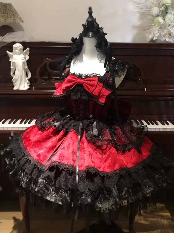 Sweet lolita tiered lace dress detail close-up bow accent lace ruffle trim mini skirt