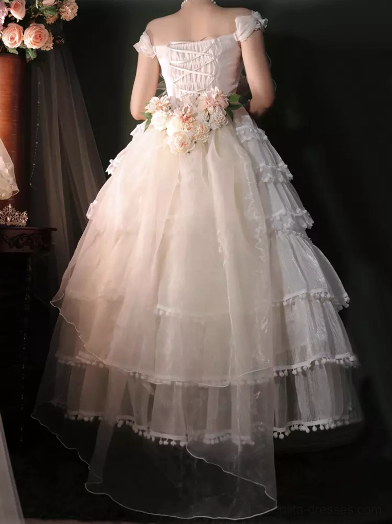 Sweet lolita wedding dress color block design featuring tiered tulle construction and decorative bow embellishments