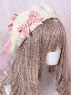 sweet-lolita-wool-beret-with-pink-ribbon-bow-and-white-daisy-lace-trim-three-quarter-view-displayed-on-mannequin-with-light-brown-wig