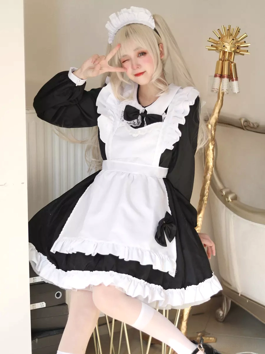 Sweet maid lolita dress sleeve detail showing lantern puff sleeve design and lace trim