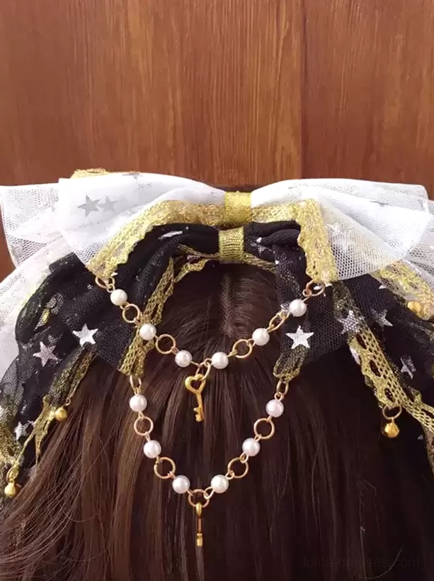 Two-tone white and black layered lolita hair bow with gold lace and key-shaped pearl pendant chain on wig mannequin back view