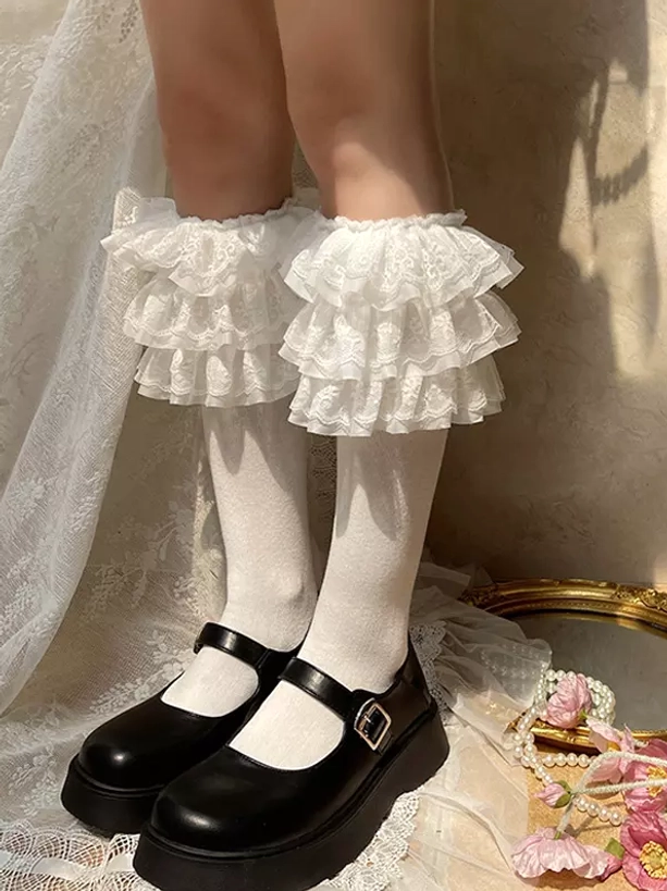 White lace ruffle lolita calf socks double-layer ruffles black Mary Jane shoes close-up front view sweet style