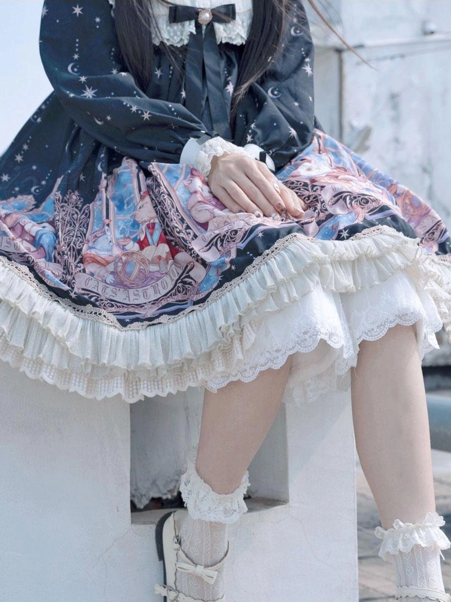 Lolita bloomers with star-patterned dress sitting side view lower body frilled lace ankle socks white lace-trimmed bloomers rooftop